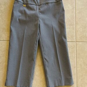 Lisette size 6 Capri.